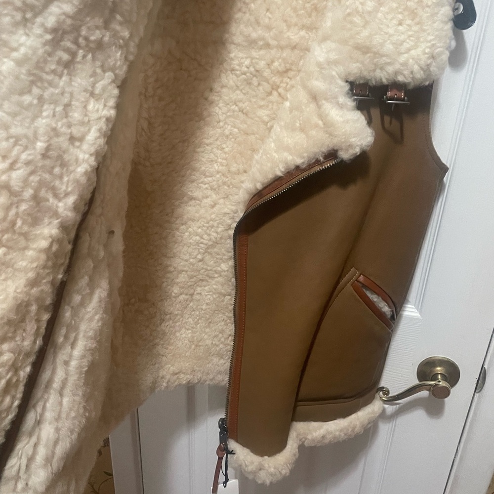 Coach  Lamb leather/shearling natural/ivory reversible Vest. - Picture 5 of 16